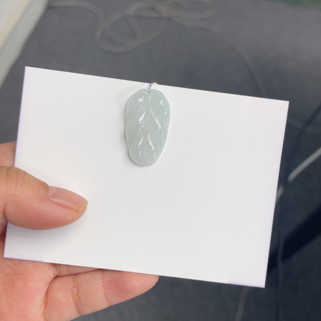 翡翠颈饰未镶嵌叶子
