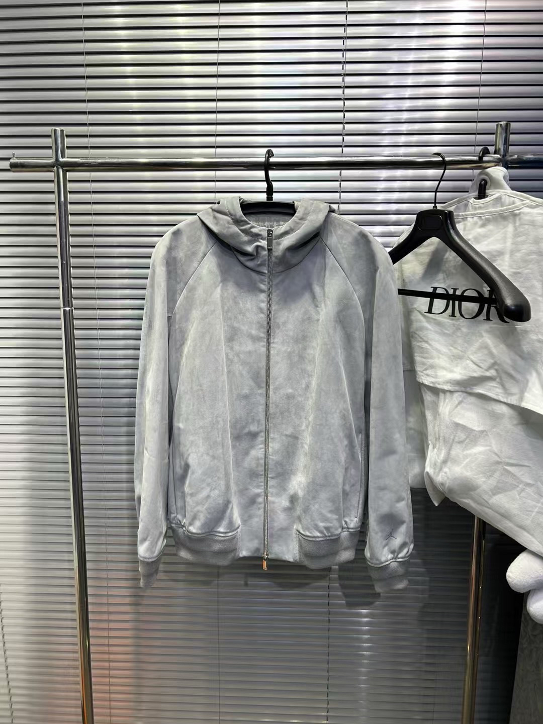 99新 DIOR/迪奥 air 联名拉链连帽背后刺绣灰色拉链麂皮帽衫52码