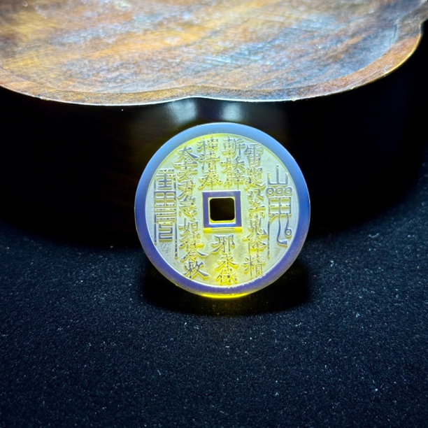 蓝珀净水山鬼花钱立体双面雕刻吊坠车挂挂坠