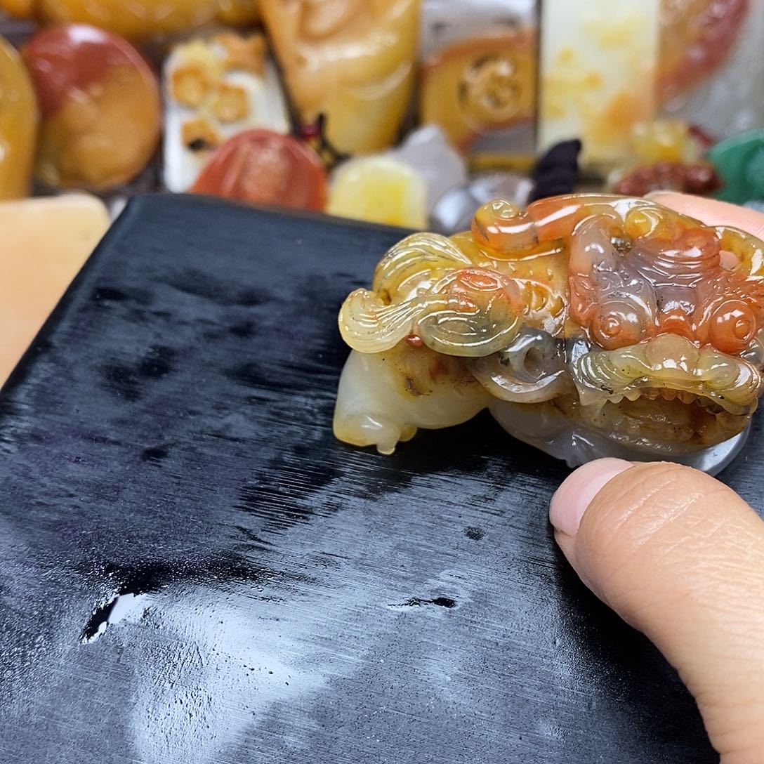 石英质玉（黄龙玉）颈饰未镶嵌