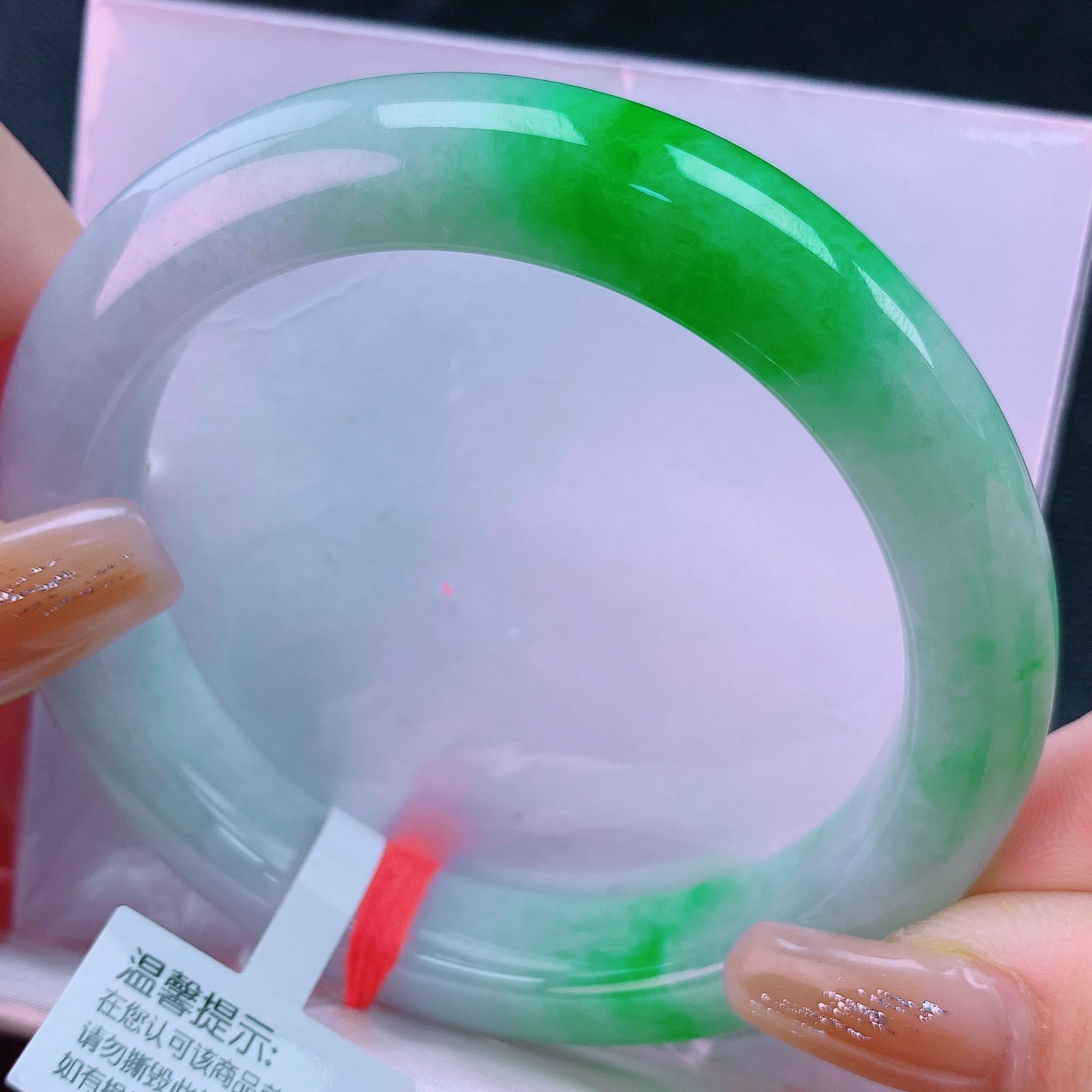 59圈大圈口飘阳绿贵气十足送礼必备缅甸纯天然A货翡翠带证书