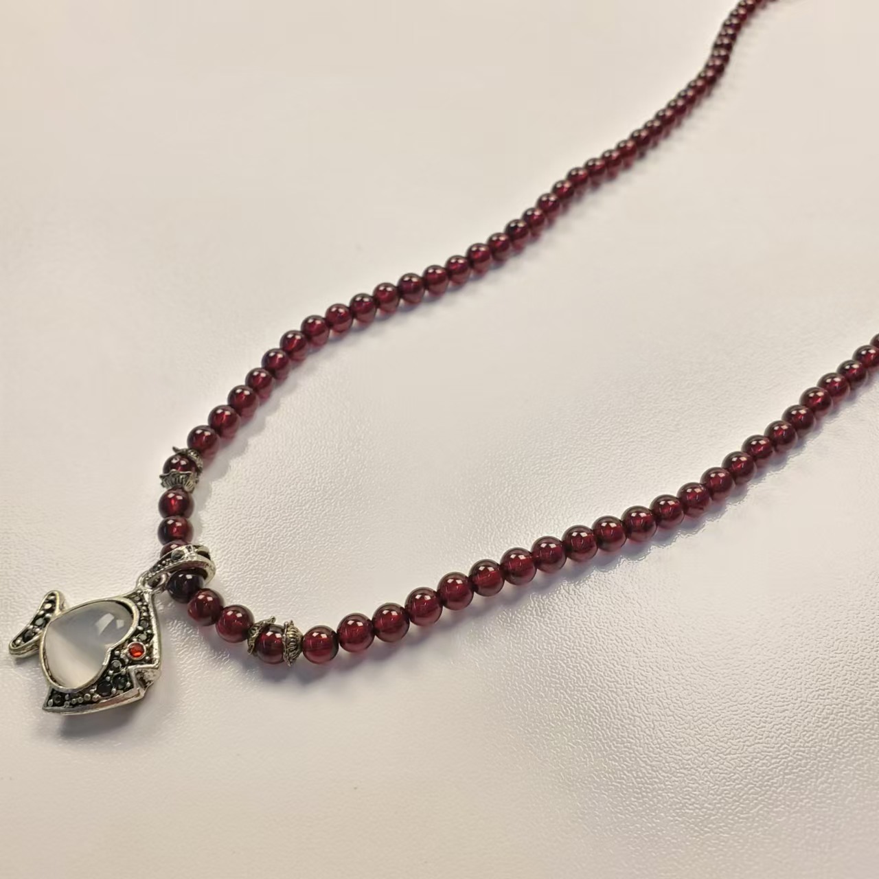 J178时尚石榴石手链