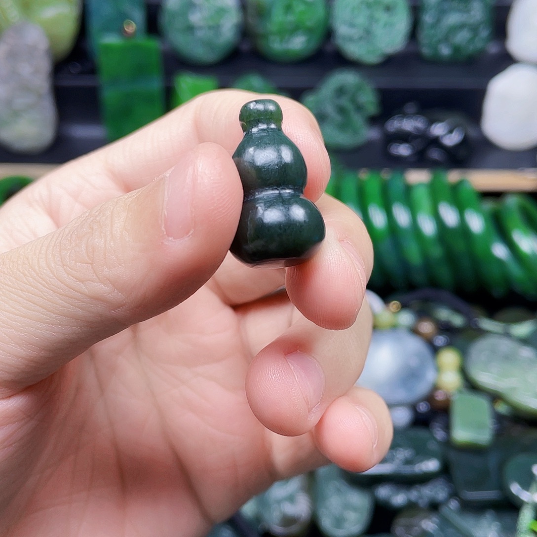 和田玉未镶嵌珠宝半成品