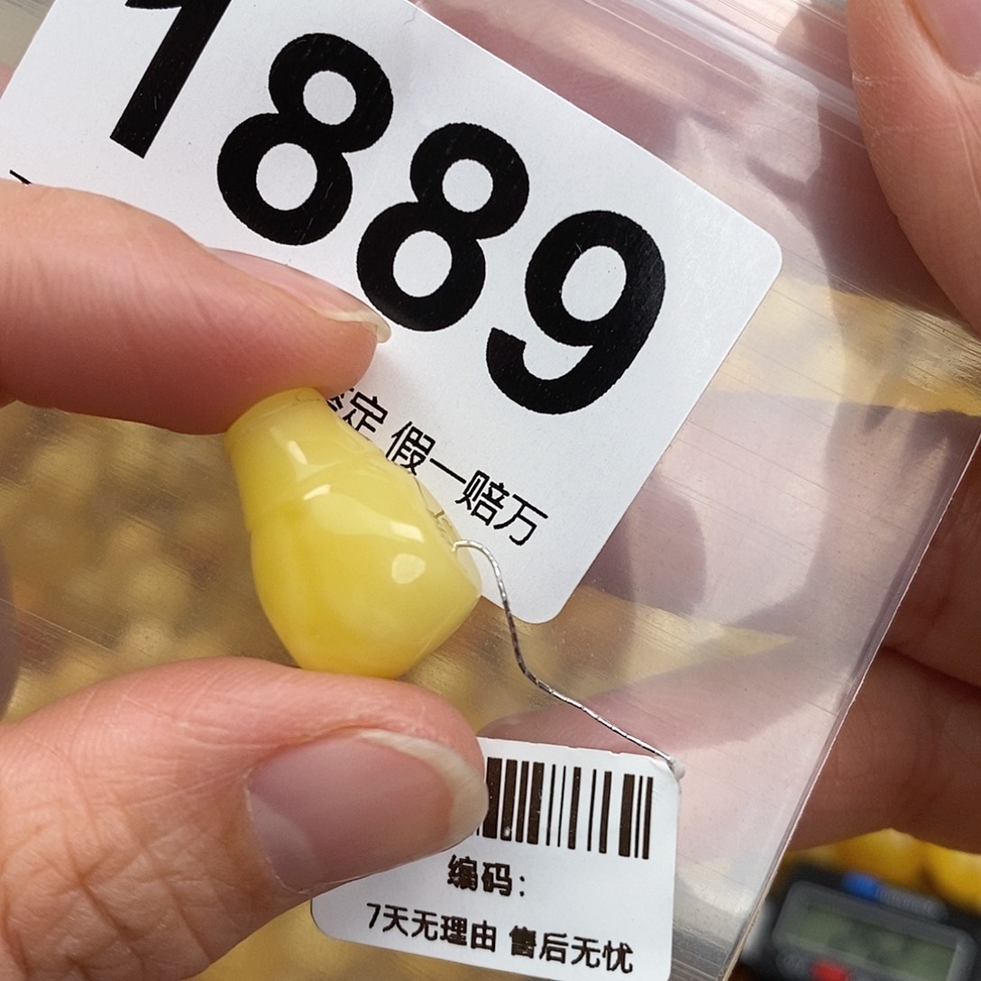 蜜蜡未镶嵌珠宝奇石12