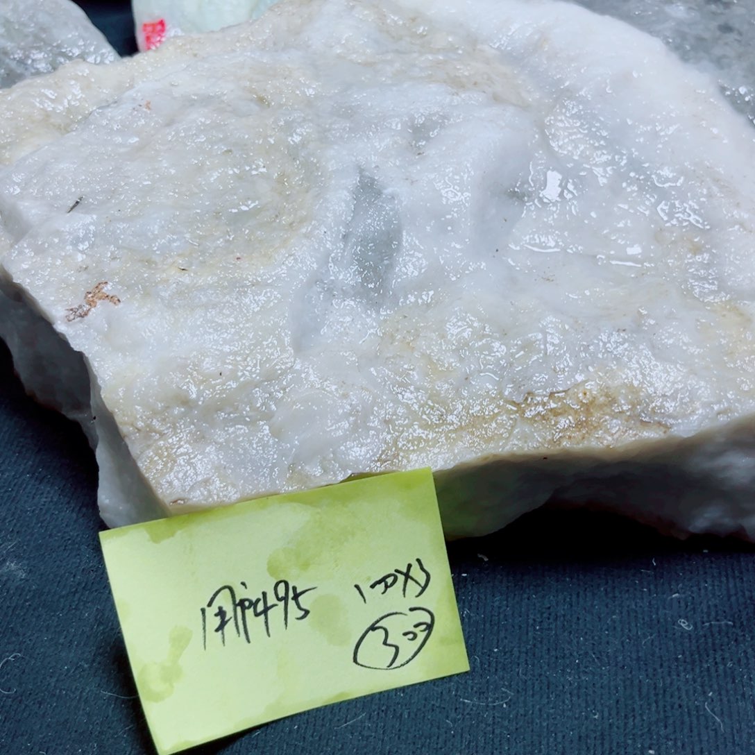 用***8和田玉（糖玉）未镶嵌珠宝奇石