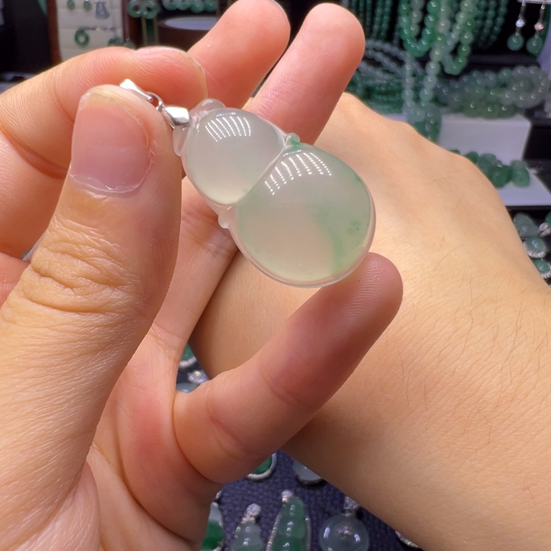 石英质玉未镶嵌颈饰