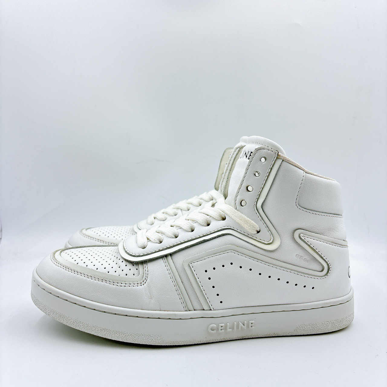 95新 Celine/思琳 37码/高帮纯色板鞋/BM00570