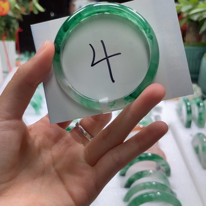 石英质玉手镯未镶嵌天然A货非洲翠手镯