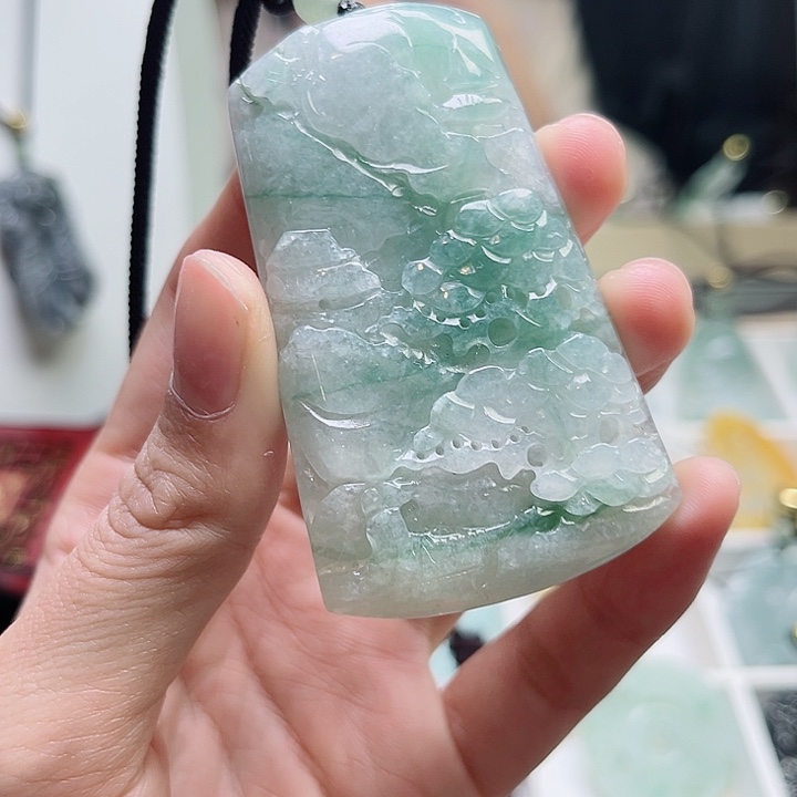 翡翠颈饰未镶嵌翡翠