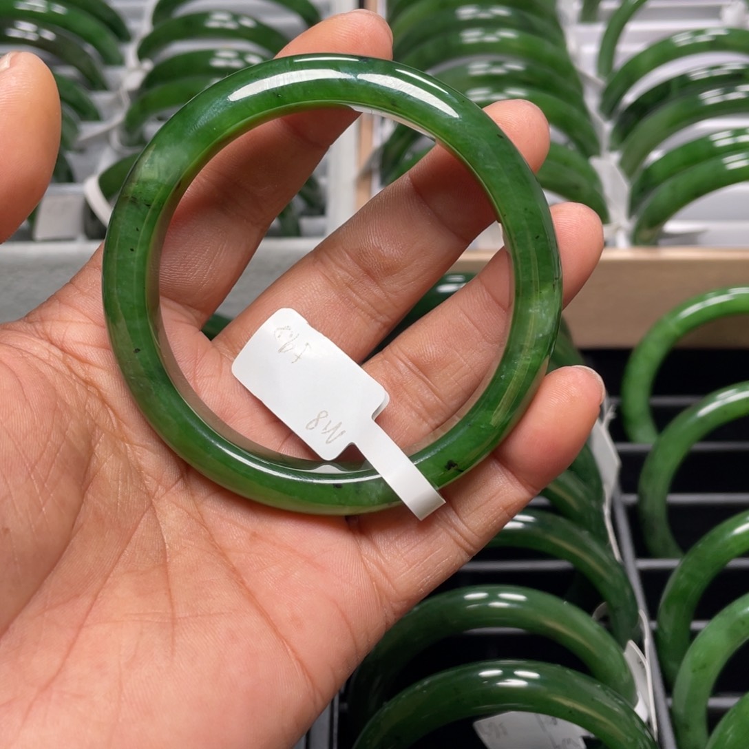 寒***梅和田玉（碧玉）未镶嵌手镯