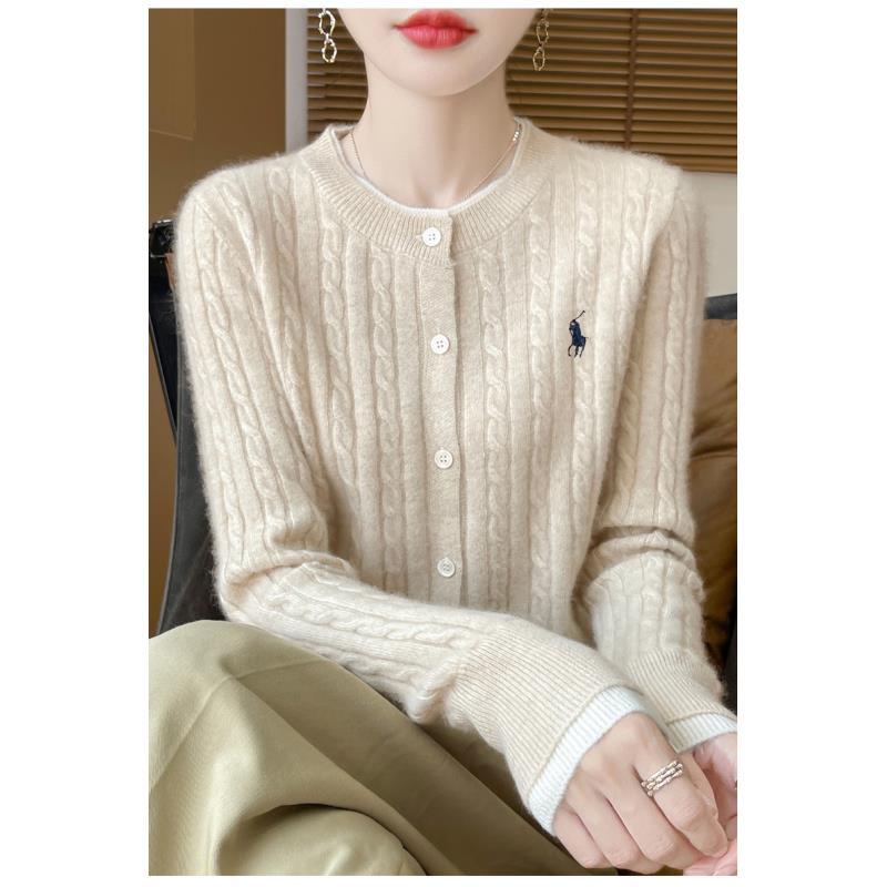 100%羊毛秋冬女士刺绣马圆领假两件绞花开衫D441