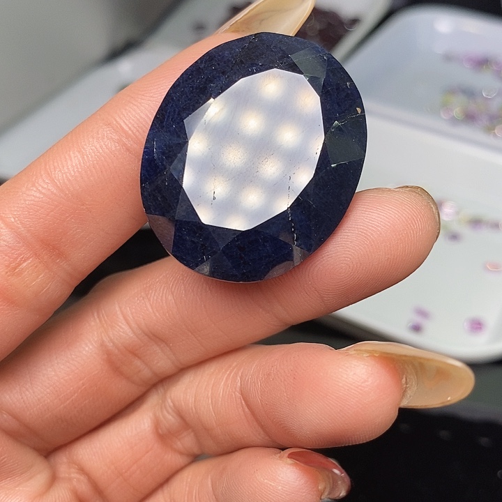 蓝宝石裸石未镶嵌121.7克拉