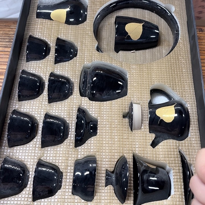 孤品茶具套装等。      