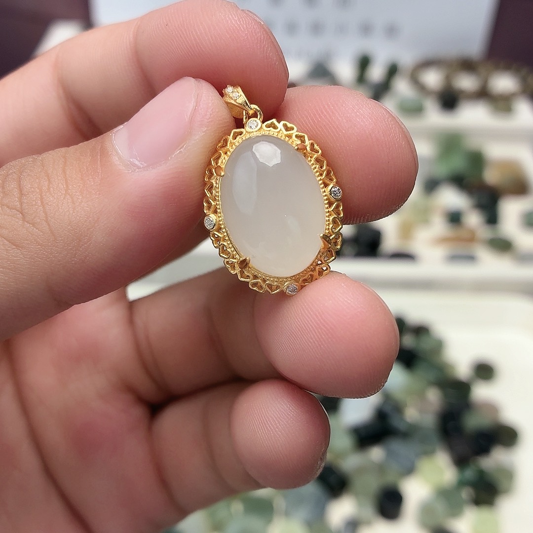 和田玉未镶嵌颈饰