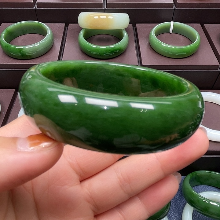 和田玉未镶嵌手镯