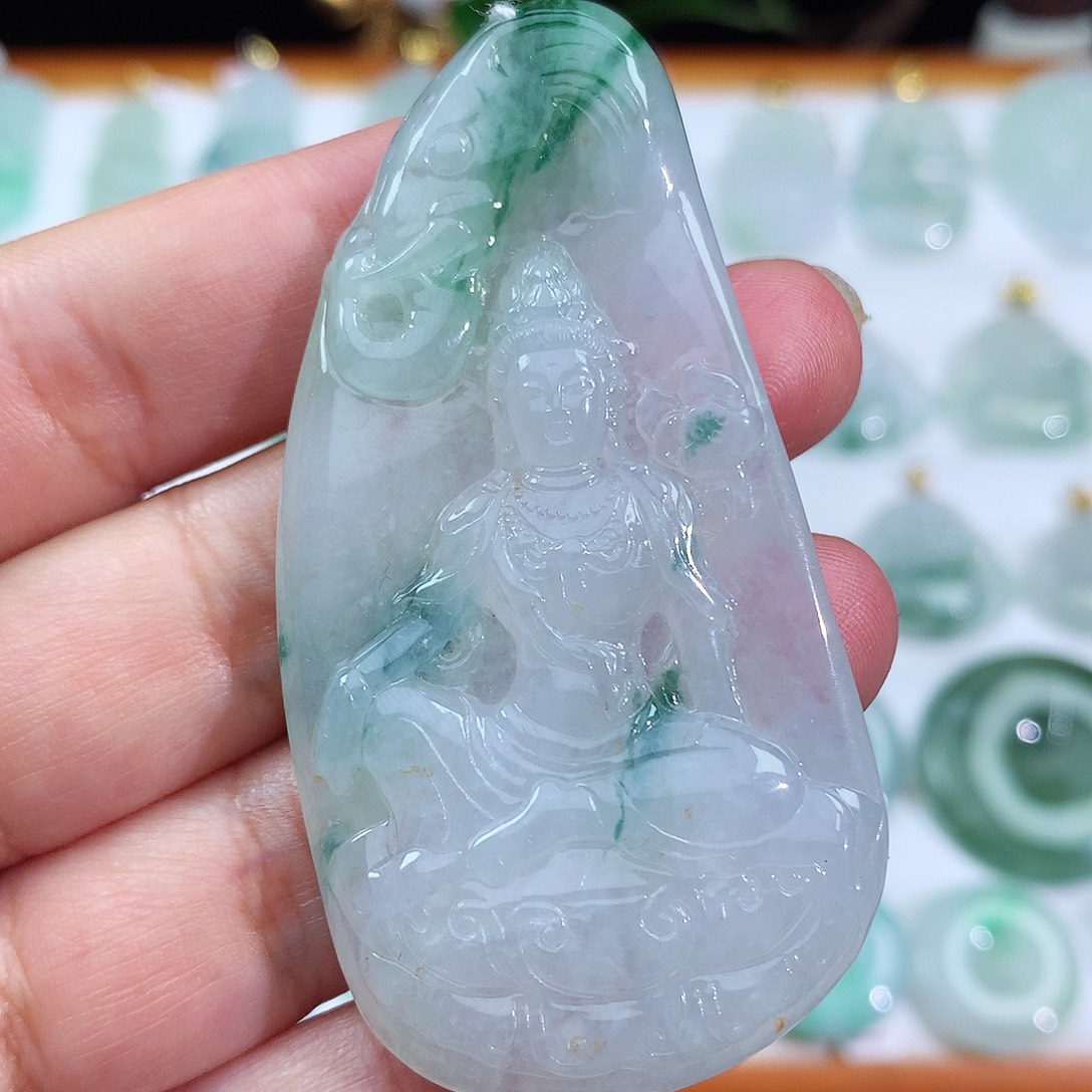 翡翠未镶嵌颈饰普贤菩萨