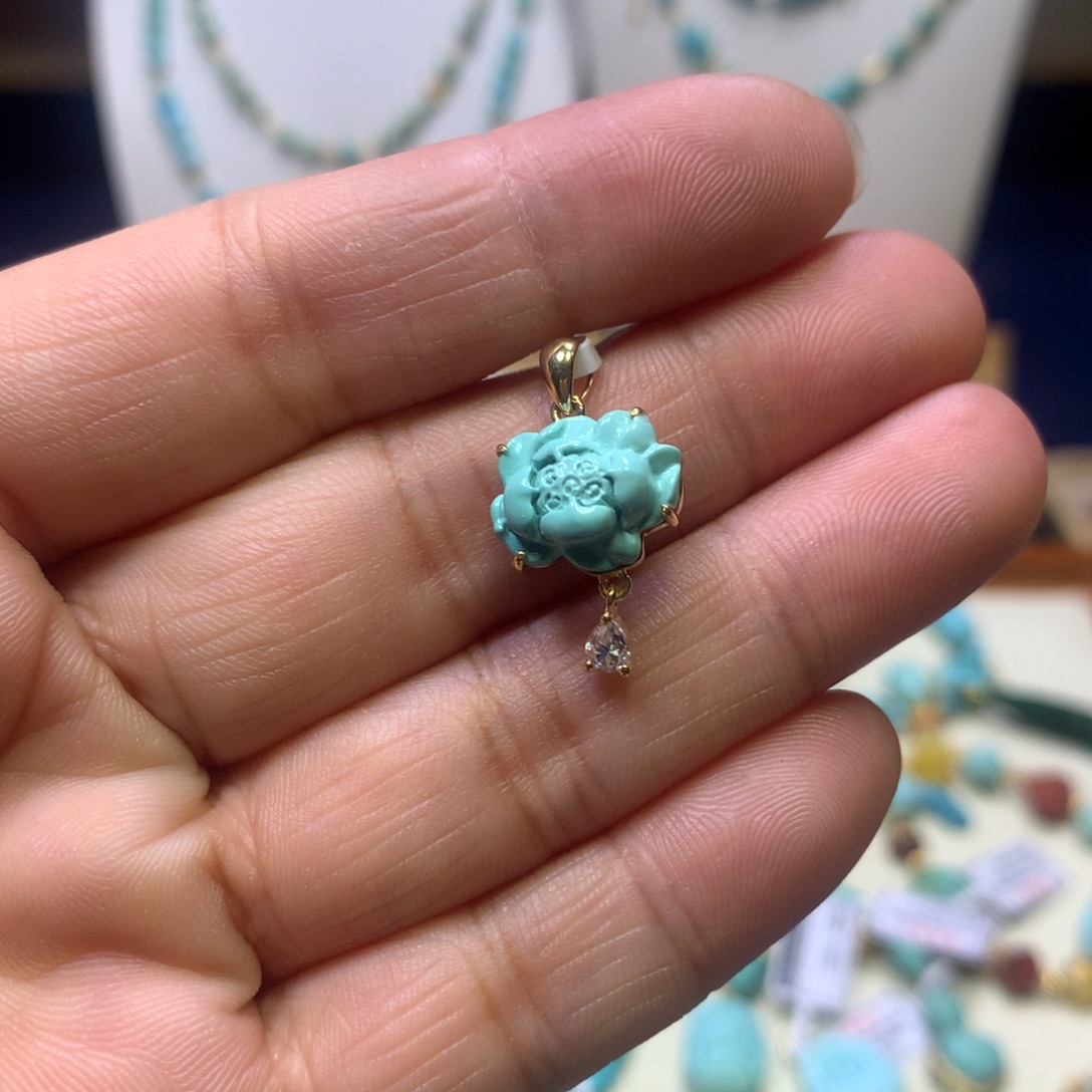 绿松石18K金镶嵌挂件