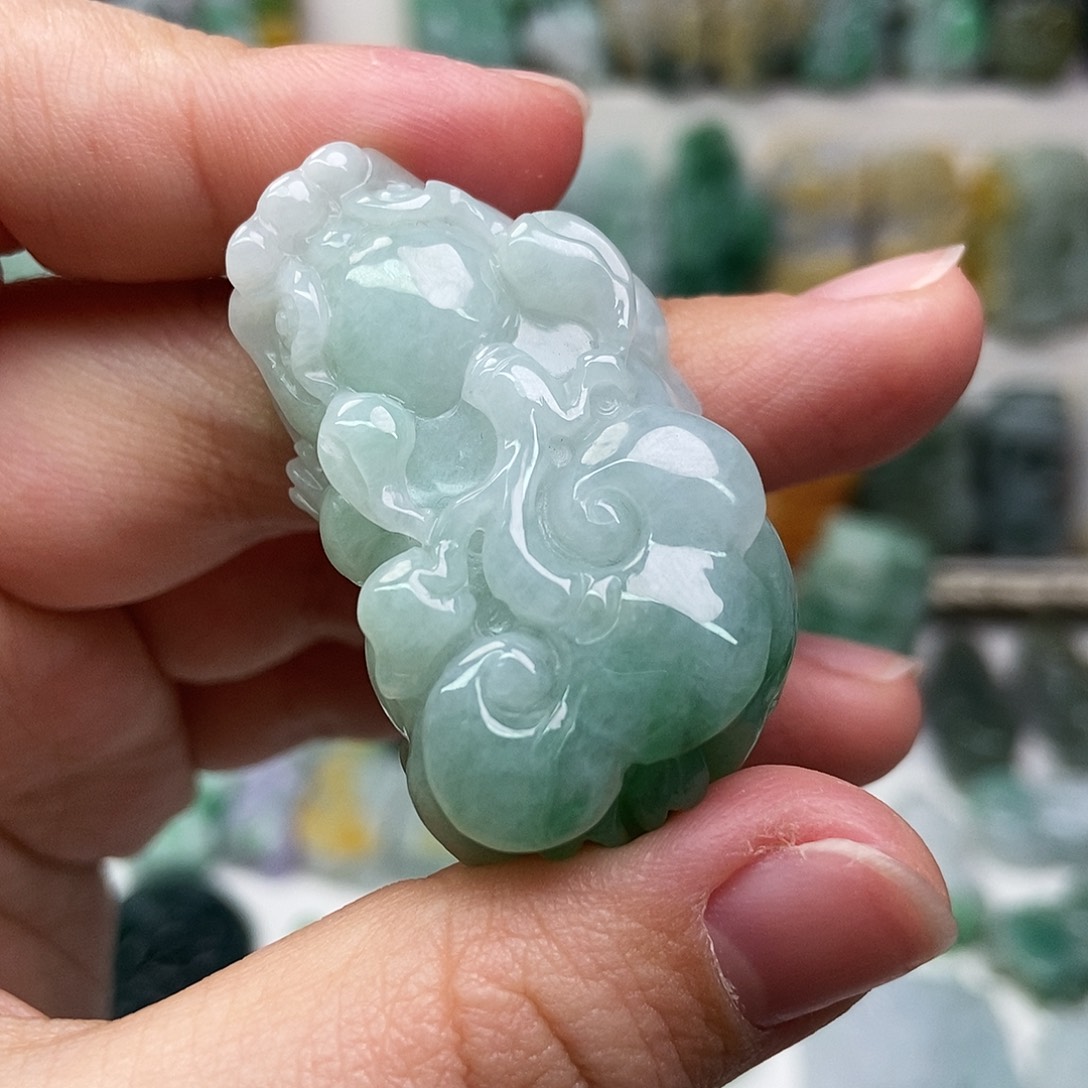 翡翠未镶嵌吊坠(赠链)