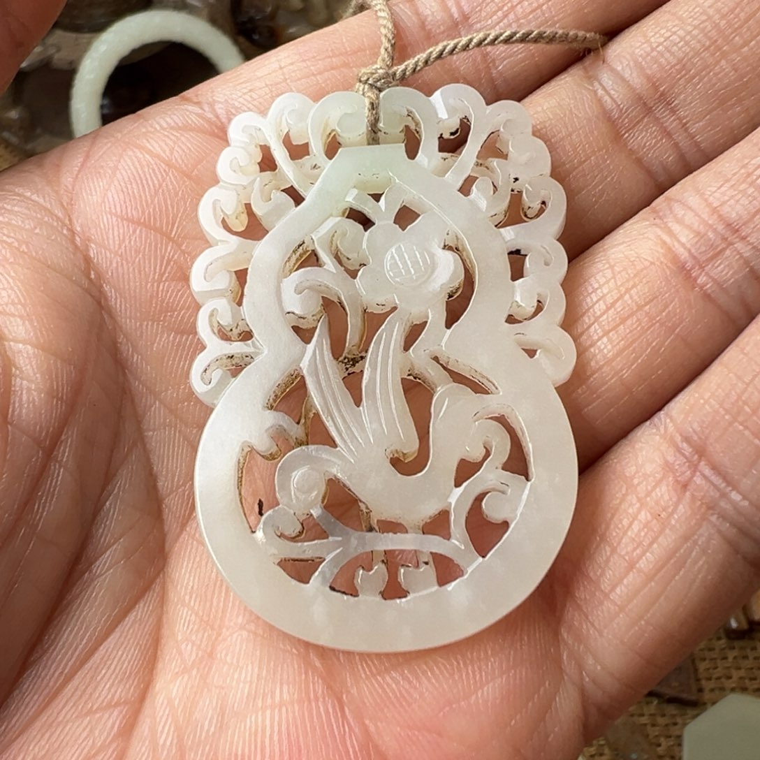 醉***。和田玉未镶嵌颈饰