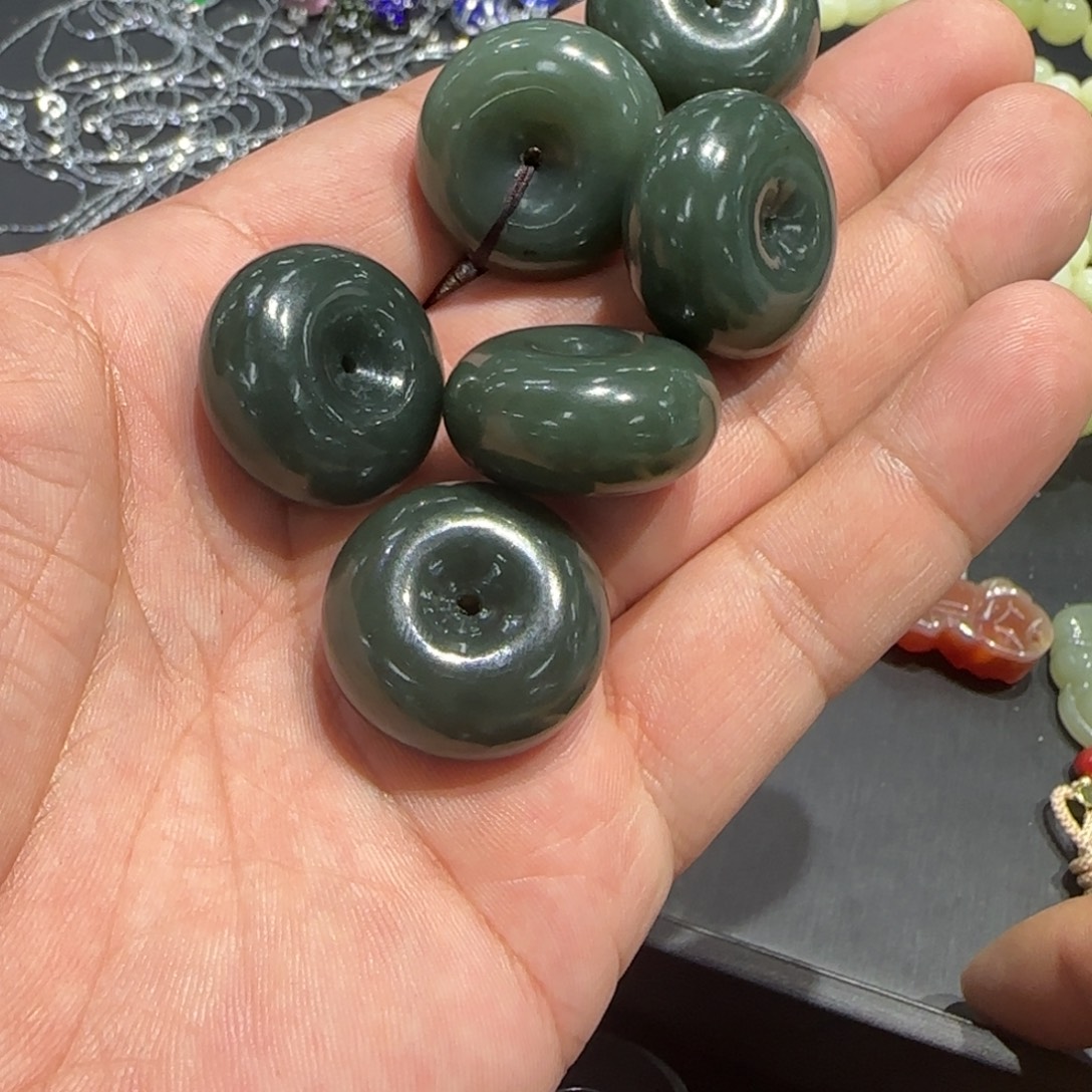 和田玉（糖玉）未镶嵌颈饰