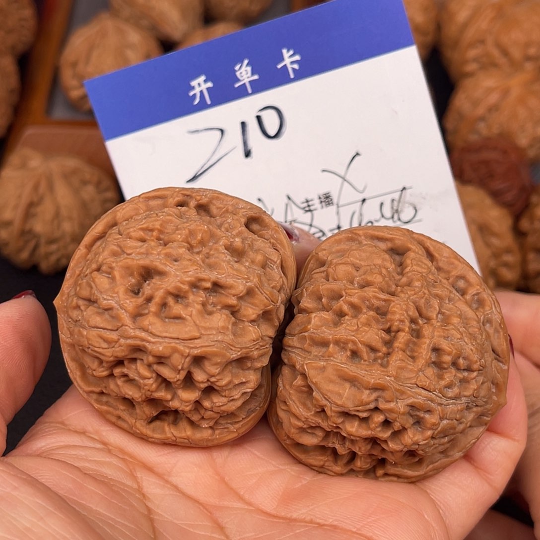 文玩核桃吊坠水龙纹46尺。210