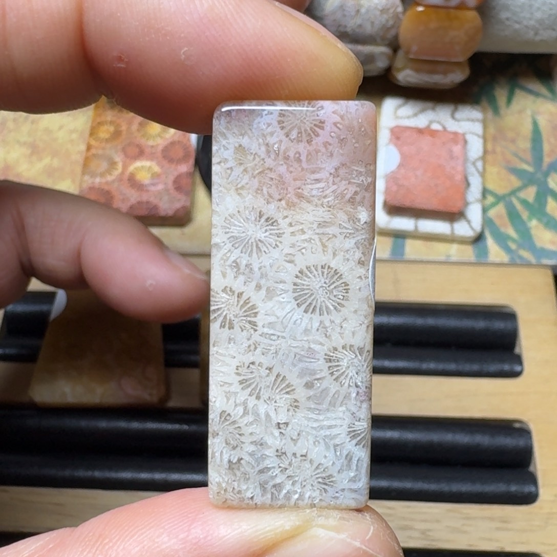 硅化玉长条灯美人 鸿运当头未镶嵌