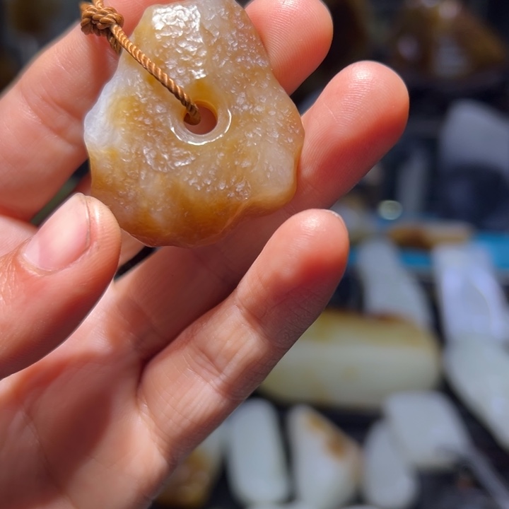 和田玉（糖玉）车挂未镶嵌