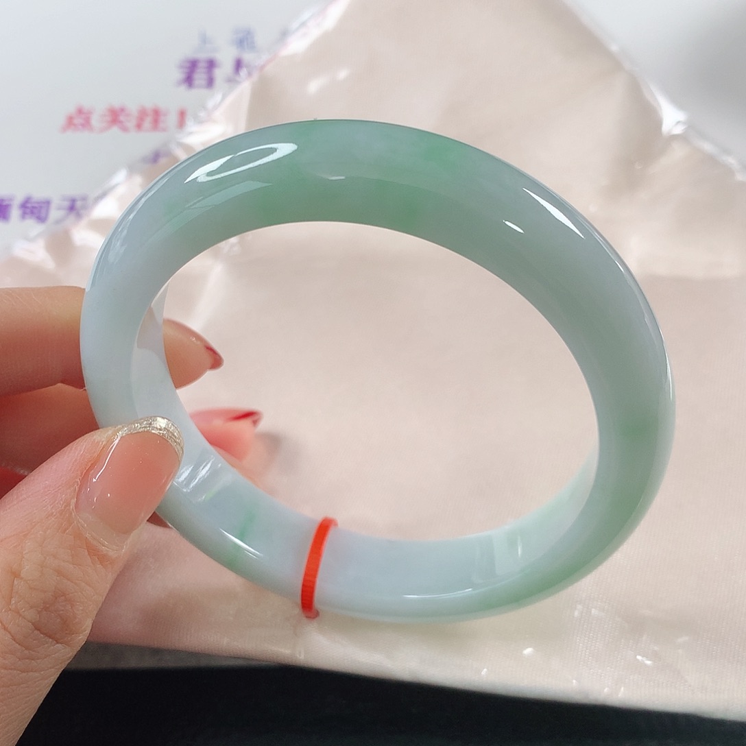 翡翠手镯未镶嵌 正圈①④⑧