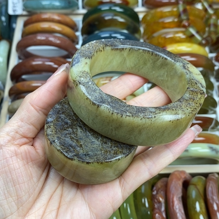 蛇纹石玉手镯未镶嵌