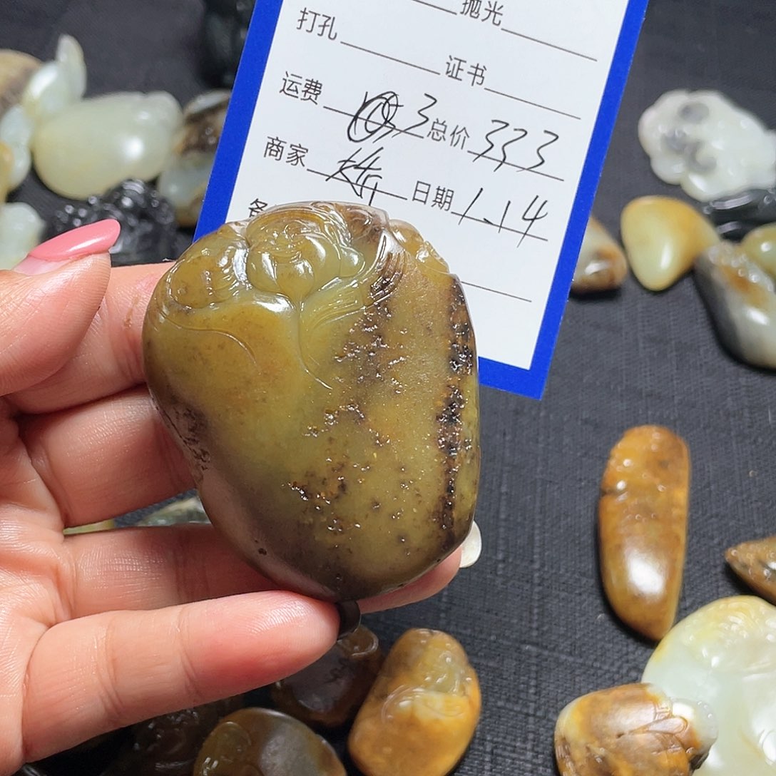 和田玉吊坠(不含链)未镶嵌抱****梦