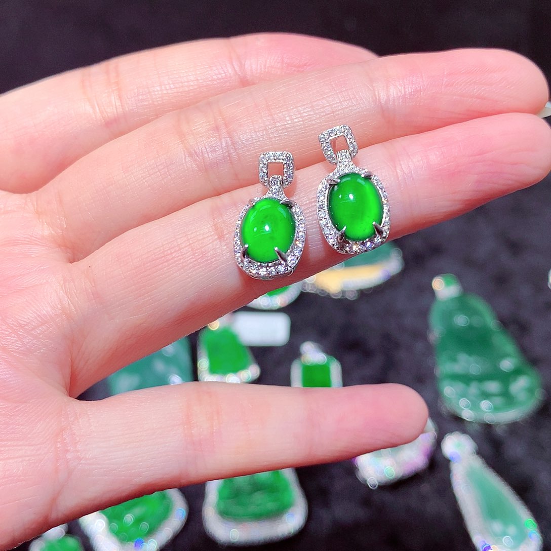 【闪购商品】翡翠吊坠(不含链)未镶嵌