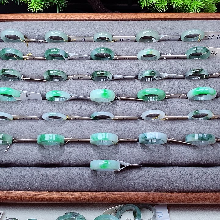 翡翠未镶嵌戒指翡翠