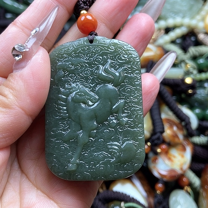 和田玉颈饰未镶嵌双面