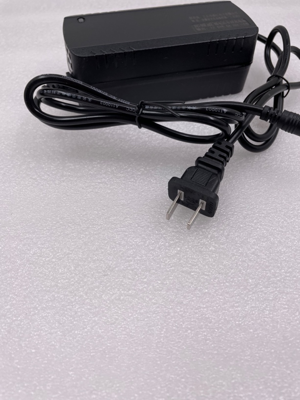 锂电通用充电器，单孔圆孔电子秤充电器圆孔通用