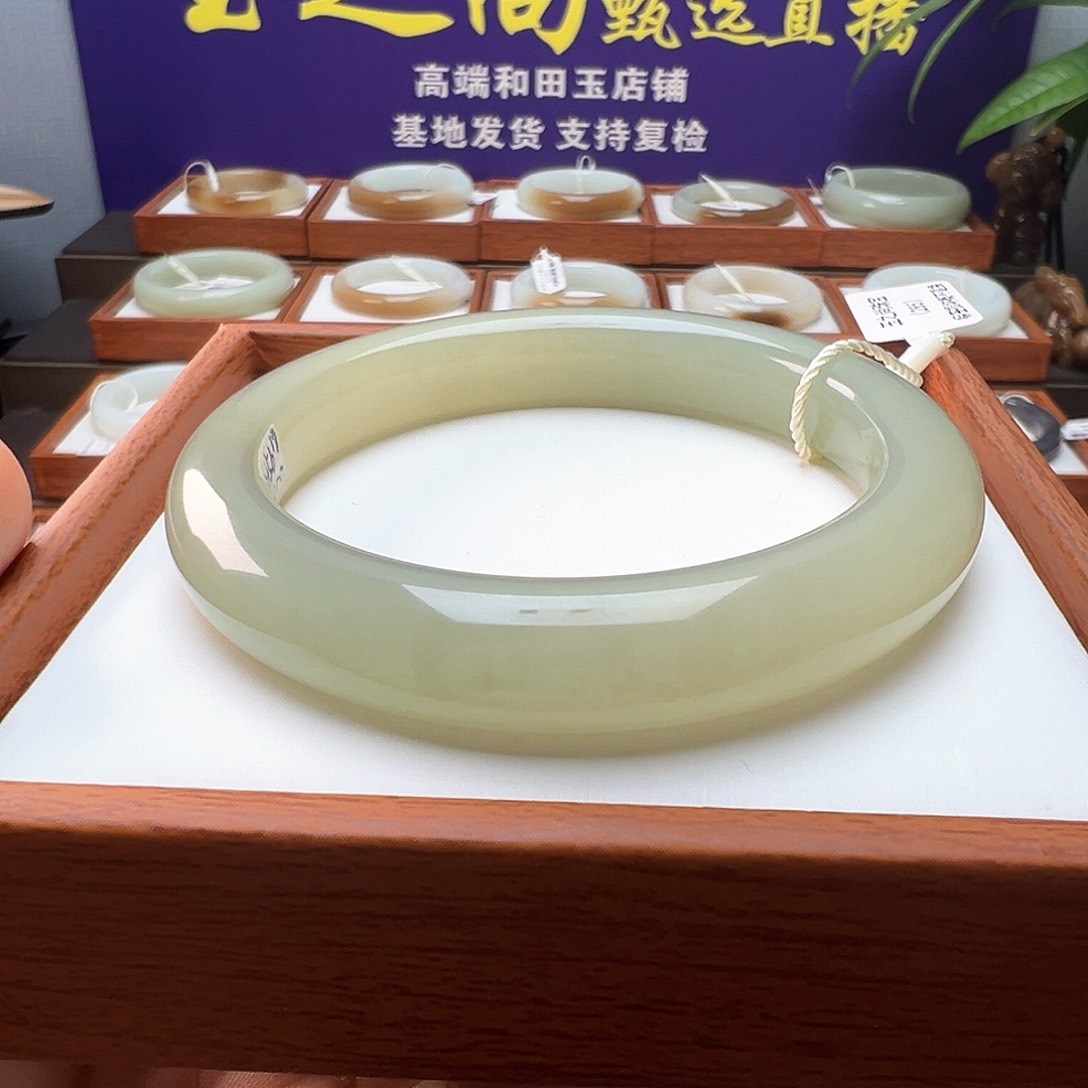 和田玉手镯未镶嵌