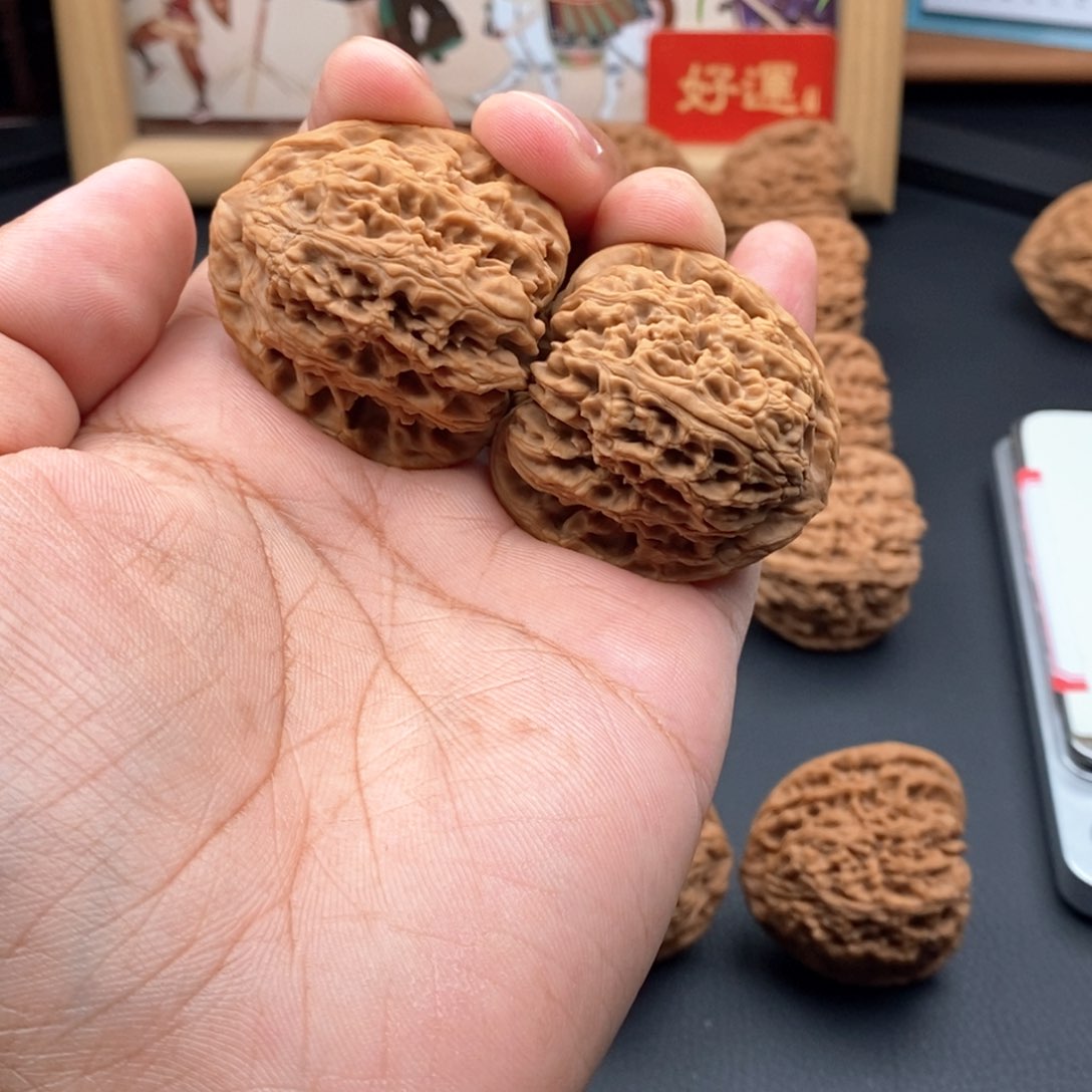 文玩核桃吊坠O*z好运南将石文玩核桃