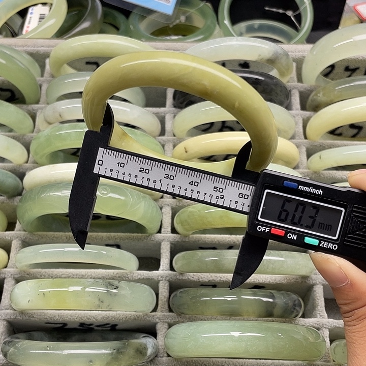 未镶嵌蛇纹石玉手镯278