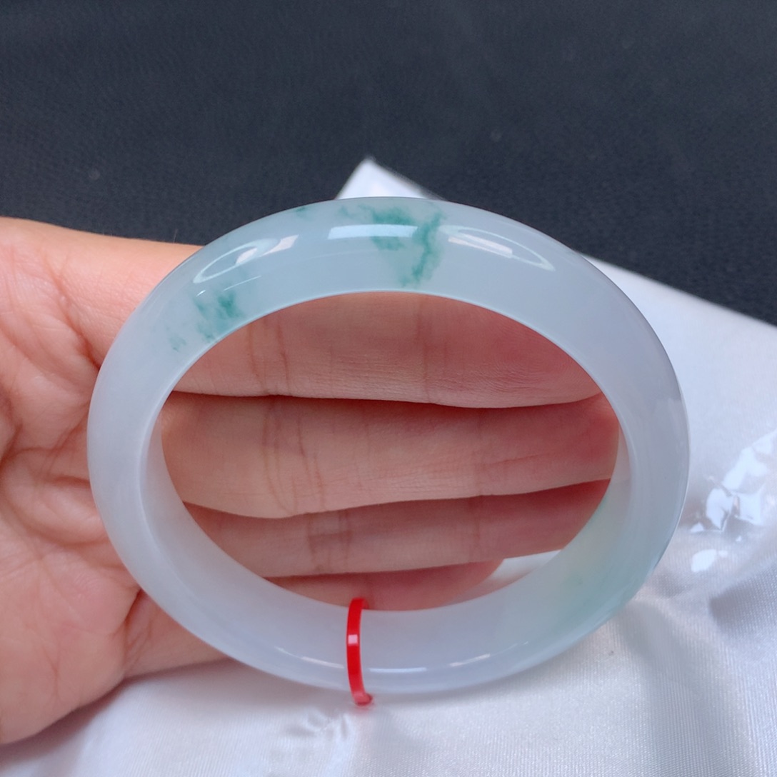 翡翠手镯未镶嵌天然