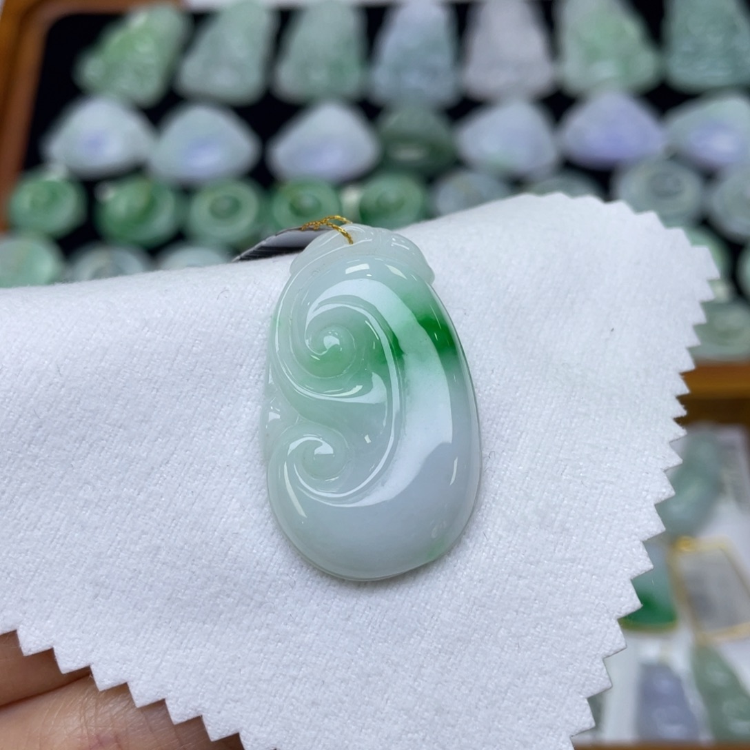 颈饰未镶嵌翡翠如意