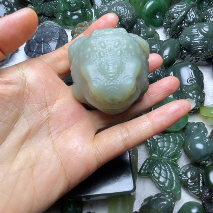 鑫***友和田玉未镶嵌颈饰