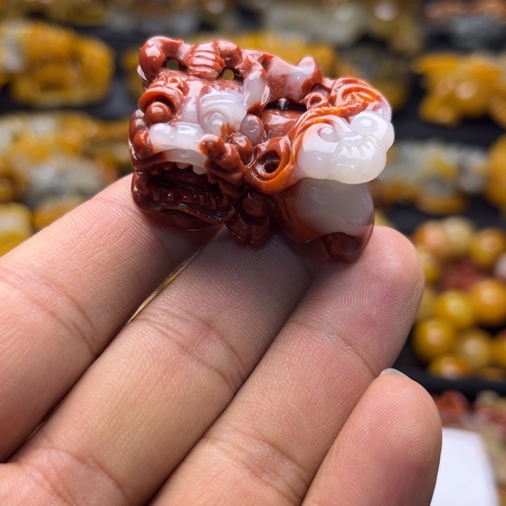 石英质玉（黄龙玉）未镶嵌颈饰