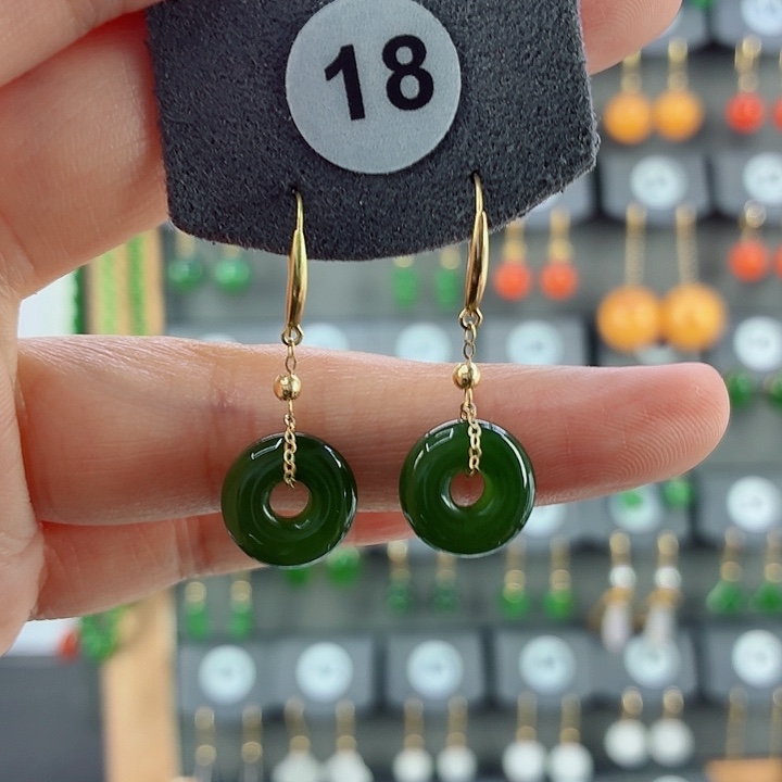 和田玉18K金镶嵌耳饰