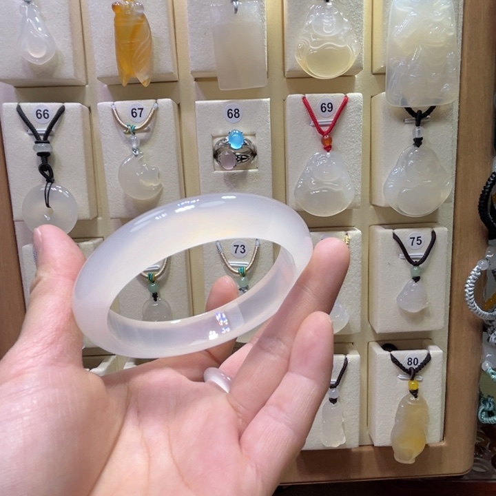 玛瑙/玉髓颈饰未镶嵌艾*