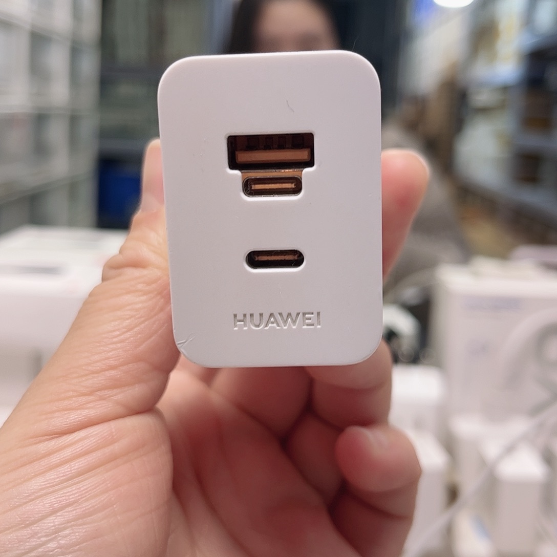 未拆封华为100W多口充电器一套