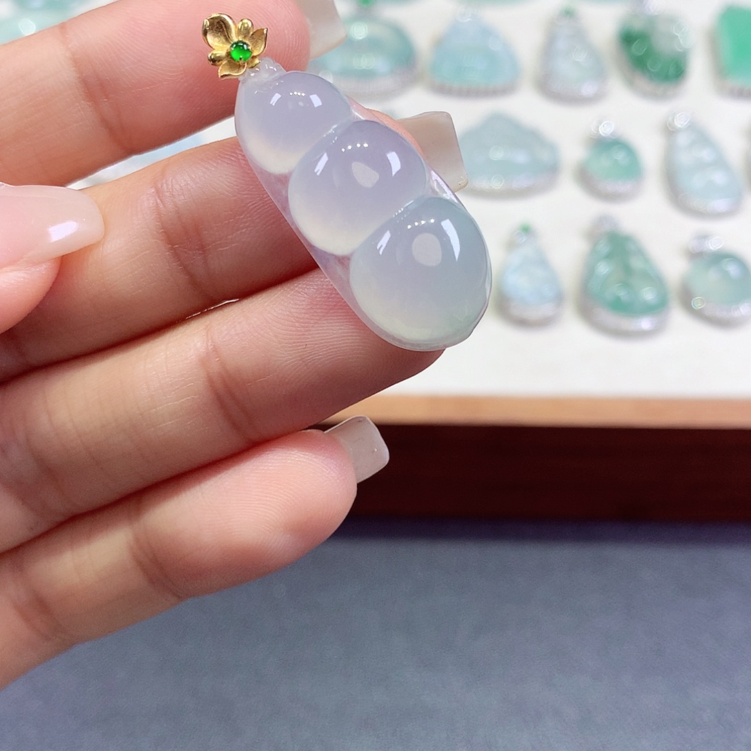 翡翠18K金镶嵌颈饰翡翠