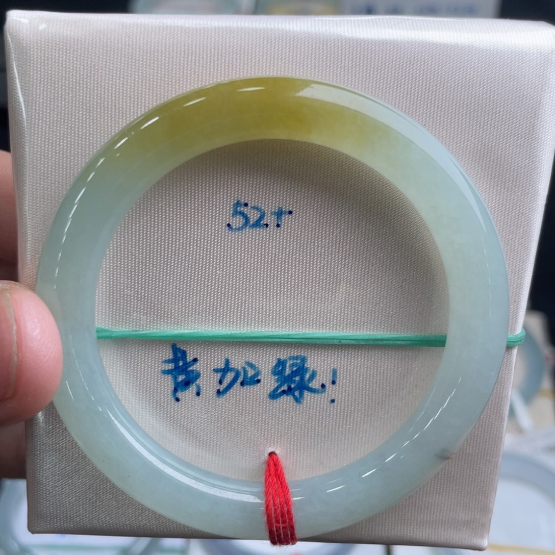 翡翠手镯未镶嵌翡翠手镯