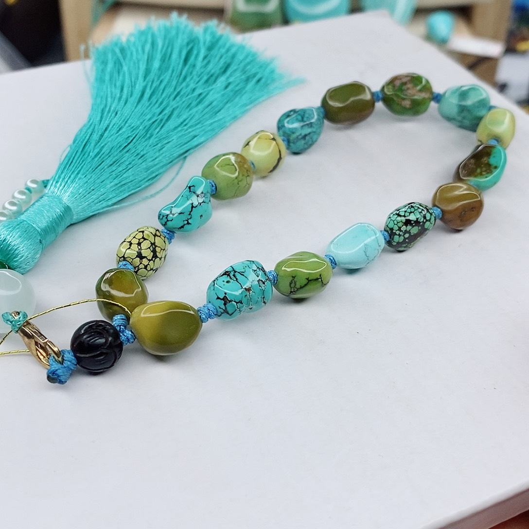 绿松石颈饰未镶嵌