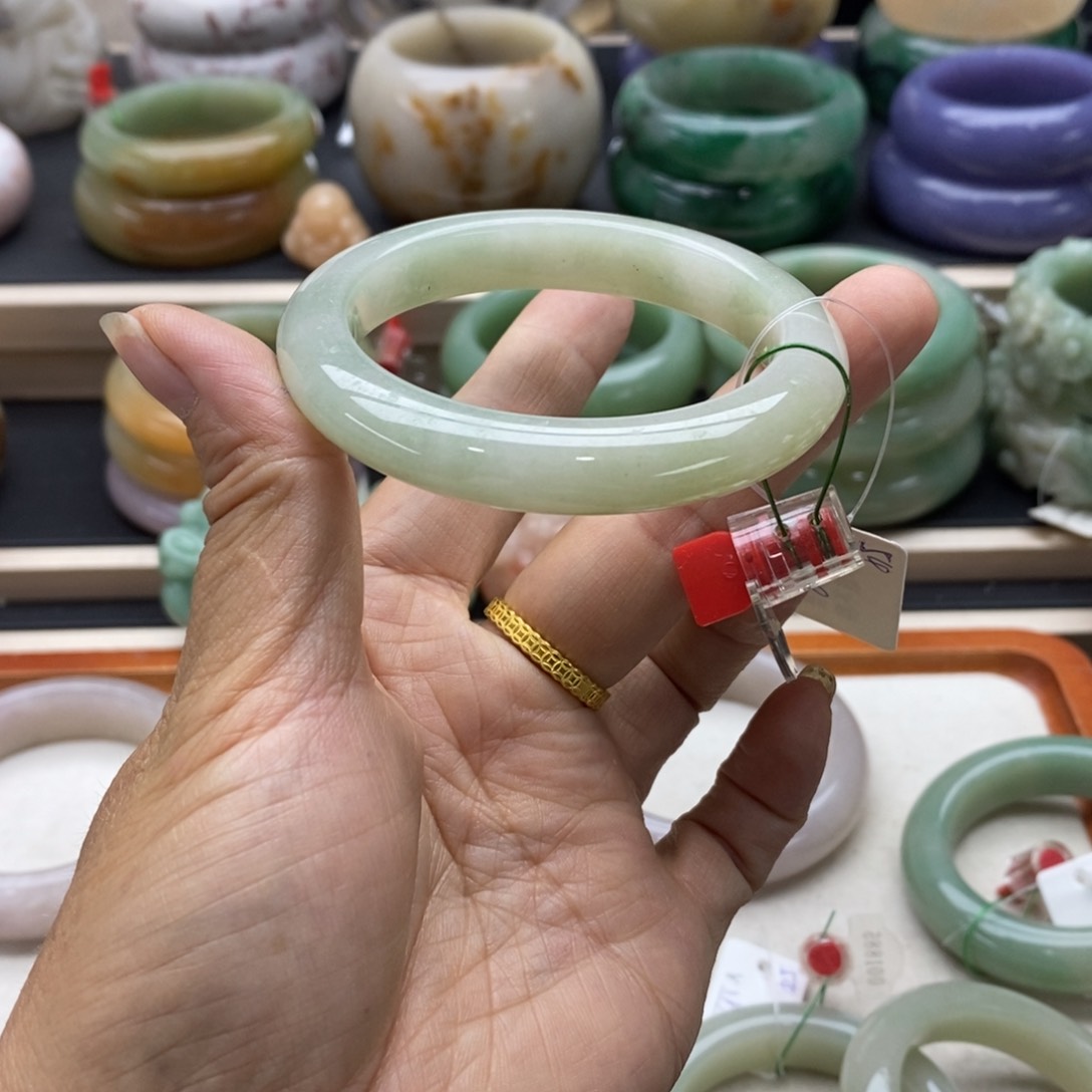 未镶嵌手镯石英岩玉启**产