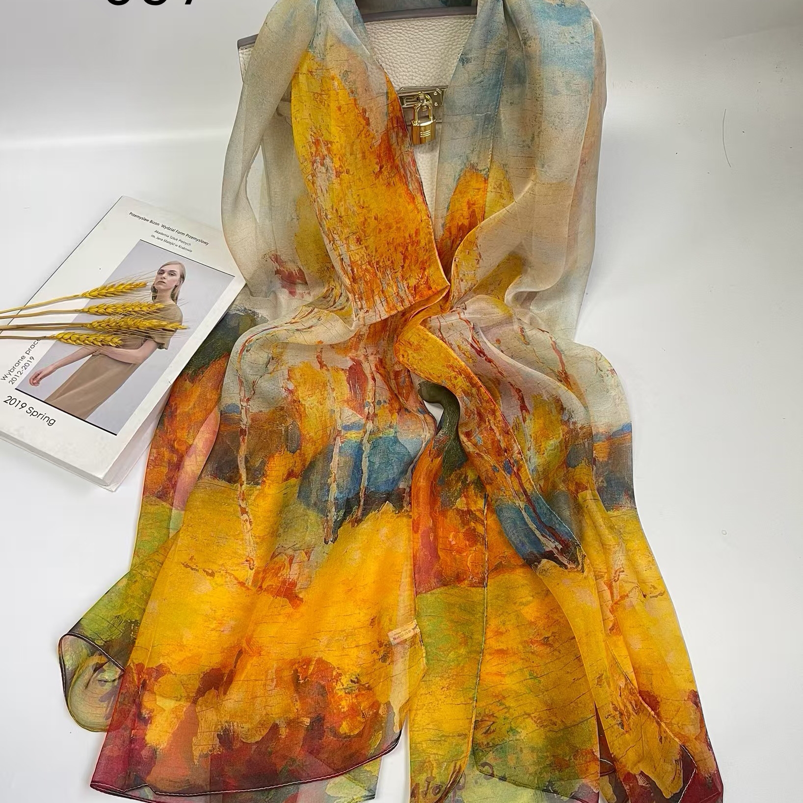 100%桑蚕丝绘画工艺高端优雅轻奢新款百搭桑蚕丝长巾送妈妈