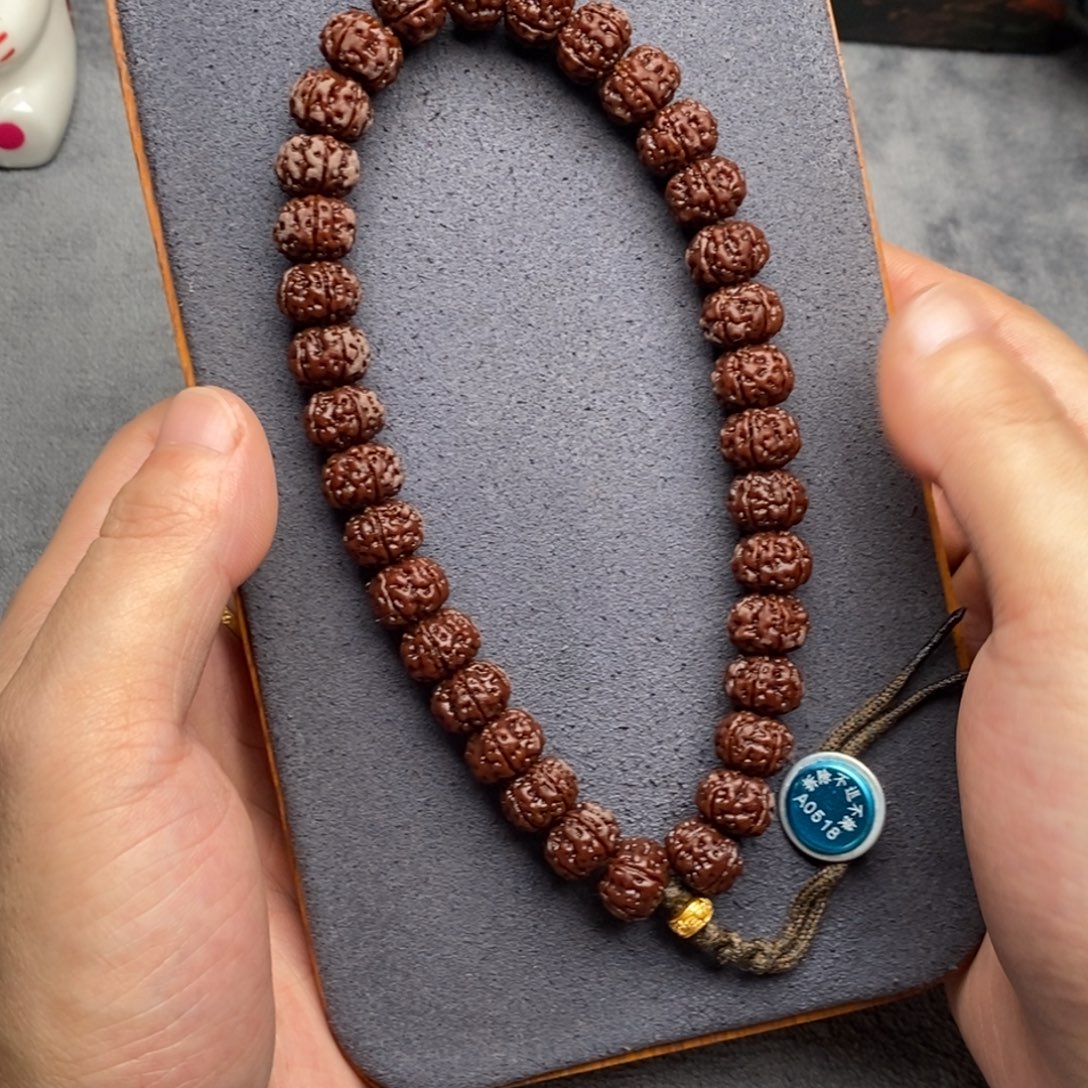 用***哥吊坠金刚菩提老树王